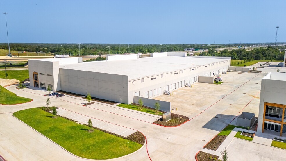 More Photos Of 3000 N-IH 35 NB, Georgetown Unknown For Lease