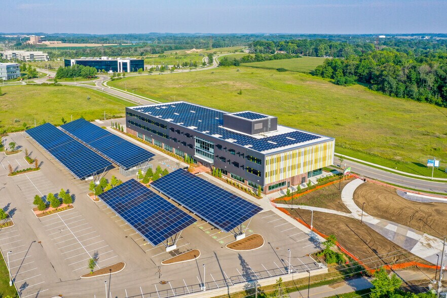 More Photos Of 420 Wes Graham Way, Waterloo Office For Lease