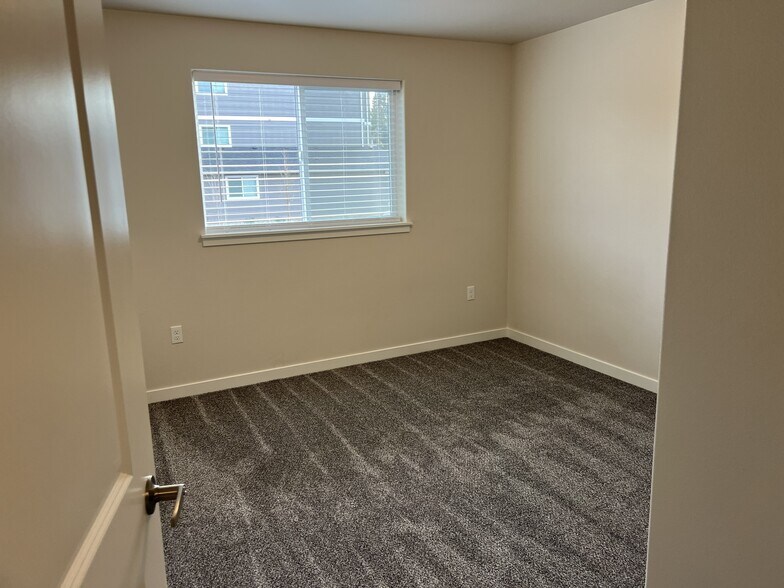More Photos Of 972 N 2nd St, Jefferson Multifamily For Sale