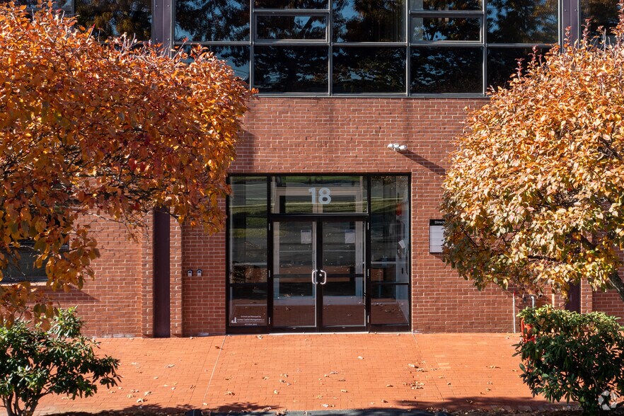 More Photos Of 4 Crosby Dr, Bedford Unknown For Lease