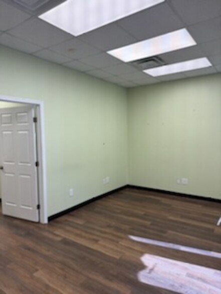 More Photos Of 38 E Main St, Hampton Office For Lease