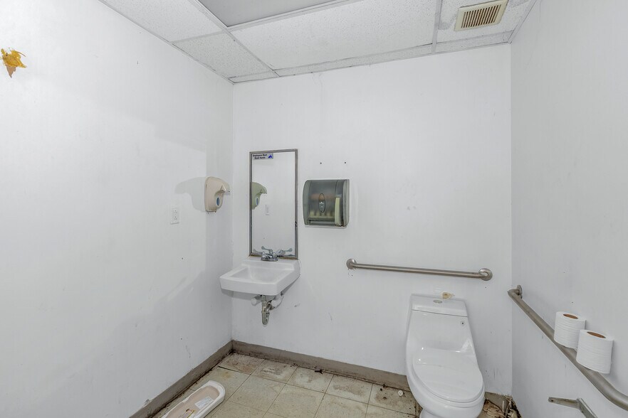 More Photos Of 3221 Wrightsboro Rd, Augusta Freestanding For Lease