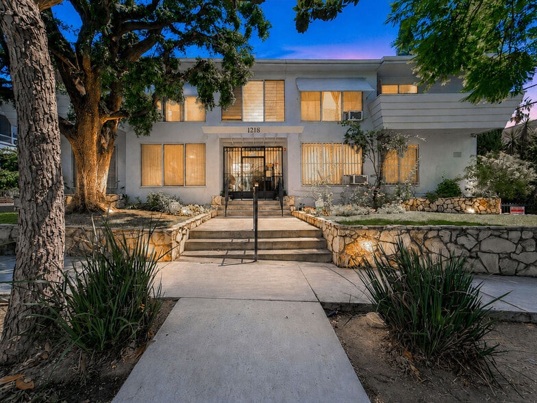 Primary Photo Of 1218 N Laurel Ave, West Hollywood Apartments For Sale