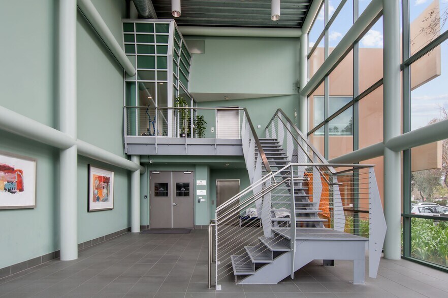 More Photos Of 2475 Townsgate Rd, Westlake Village Office For Lease