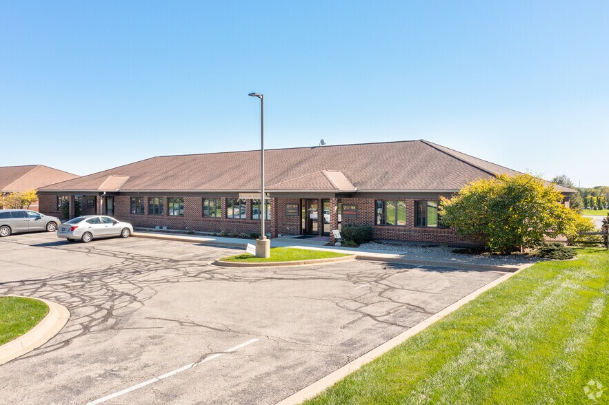 More Photos Of 160-174 S Industrial Dr, Saline Medical For Sale