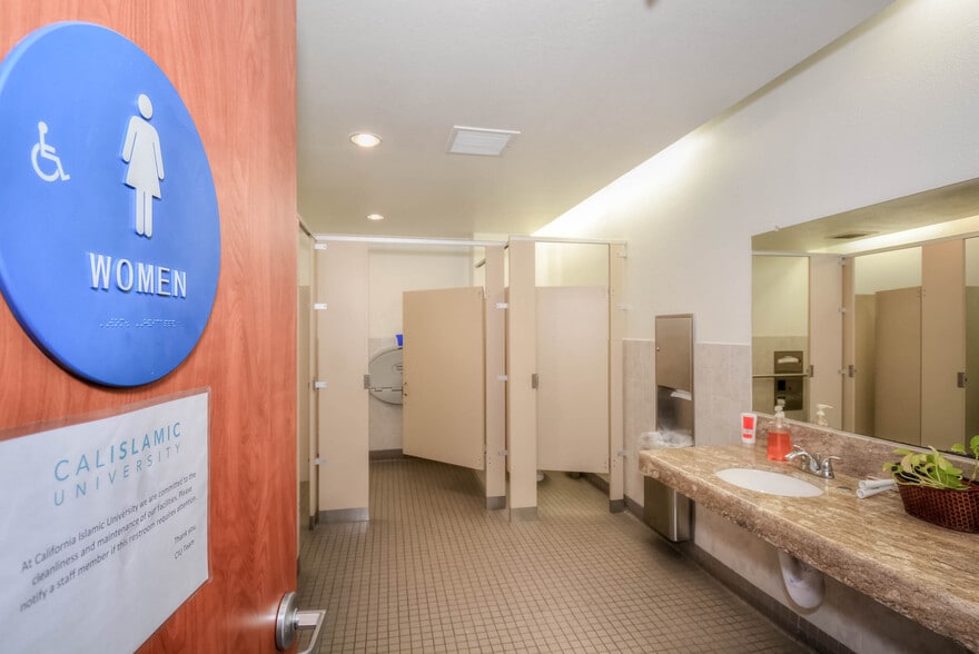 More Photos Of 570 S State College Blvd, Fullerton Warehouse For Sale