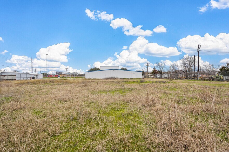 More Photos Of 2001 I-30 E, Greenville Light Manufacturing For Lease