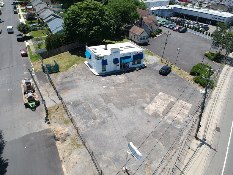 More Photos Of , Lindenhurst General Retail For Sale