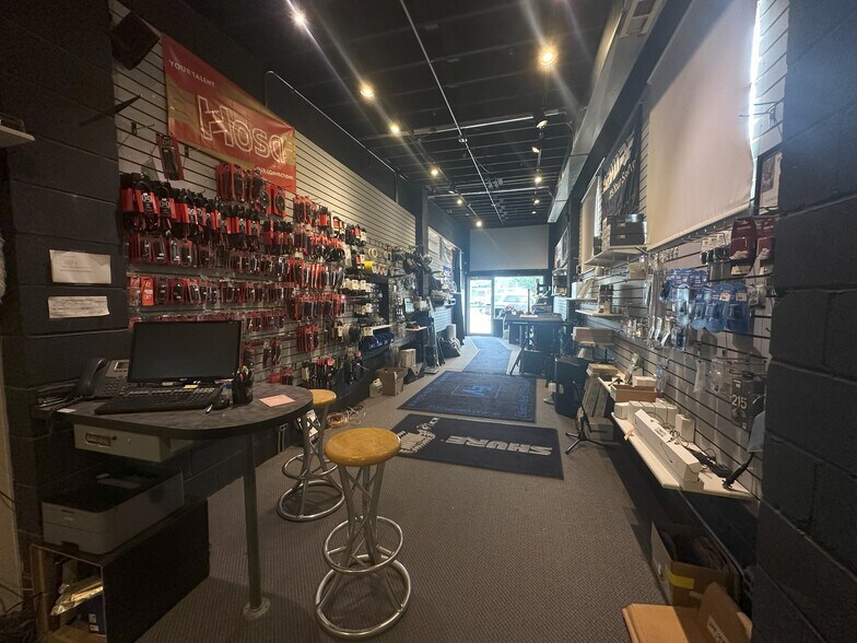 More Photos Of 2322-2324 O St, Lincoln Storefront For Sale