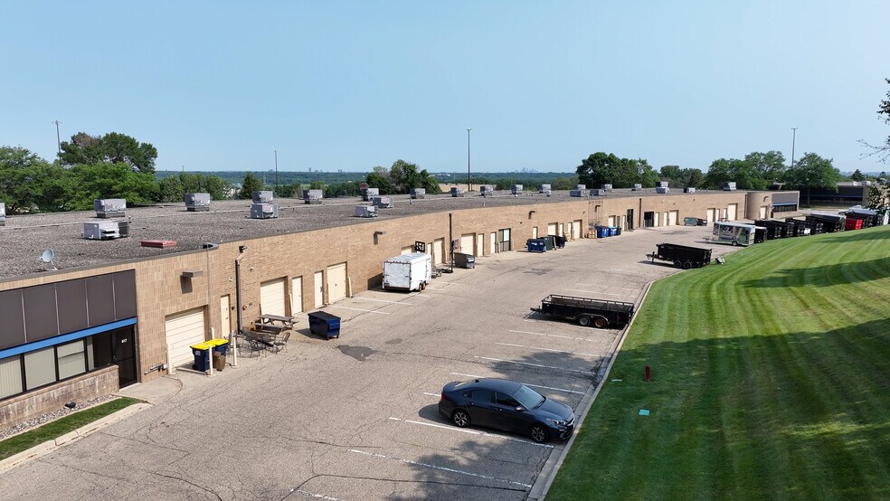 More Photos Of 401-429 W Travelers Trl, Burnsville Research And Development For Lease