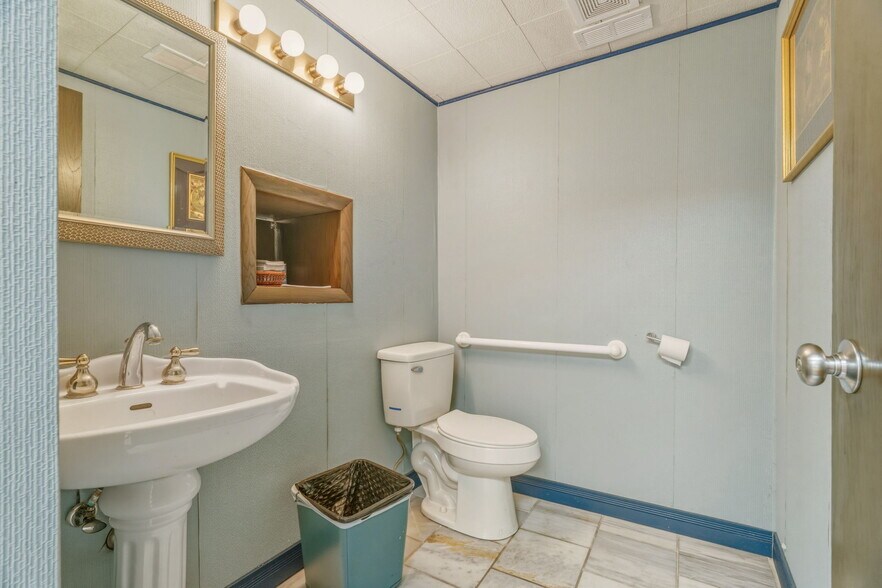 More Photos Of 255 Dueber Ave SW, Canton Medical For Sale