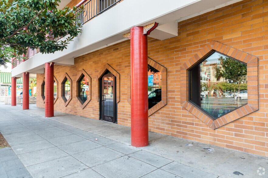 More Photos Of 140 NW 4th Ave, Portland Storefront Retail Office For Lease