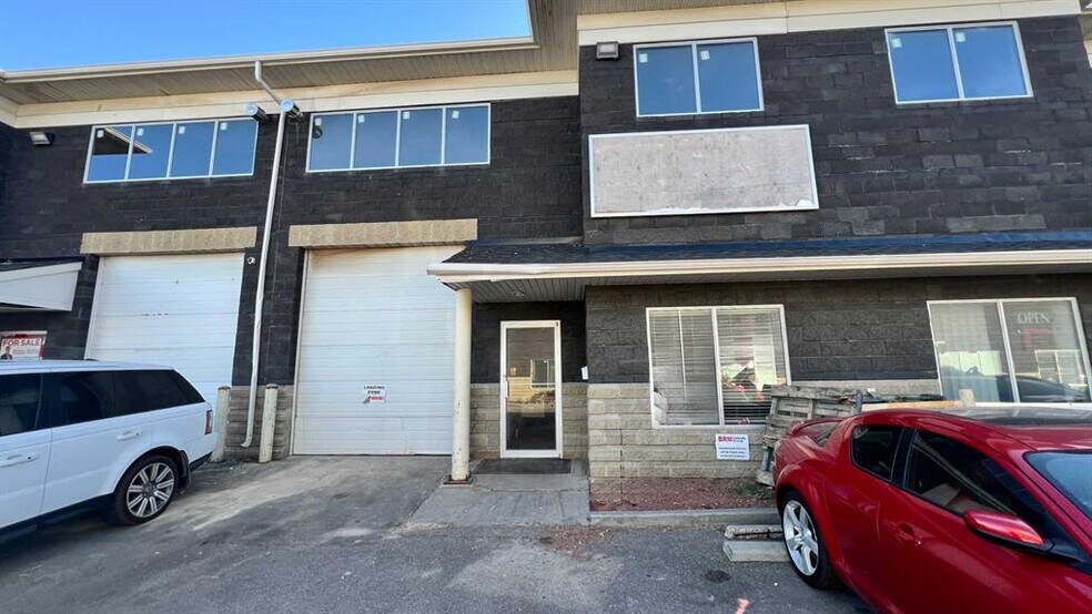 More Photos Of 5150 47th St NE, Calgary Auto Repair For Sale