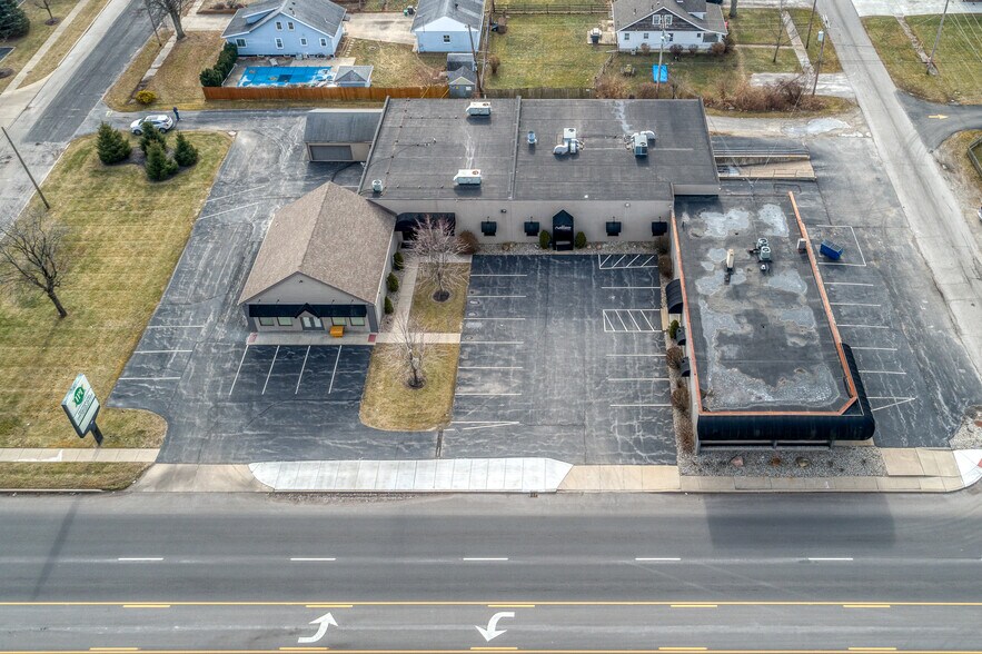 More Photos Of 5025 Dorr St, Toledo Showroom For Sale