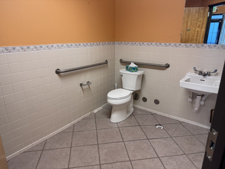 More Photos Of 8141 W I-70 Frontage Rd, Arvada Warehouse For Sale