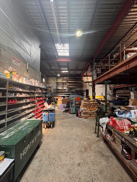 More Photos Of 48 Grattan St, Brooklyn Warehouse For Lease