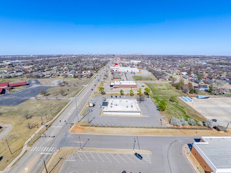 More Photos Of 400 N Eastern Ave, Moore Medical For Sale