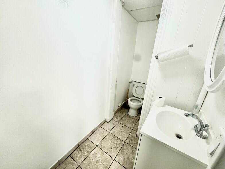 More Photos Of 3134 14th St, Long Island City Office For Lease