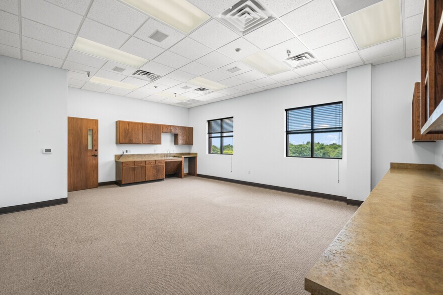 More Photos Of 7202 Slide Rd, Lubbock Medical For Lease