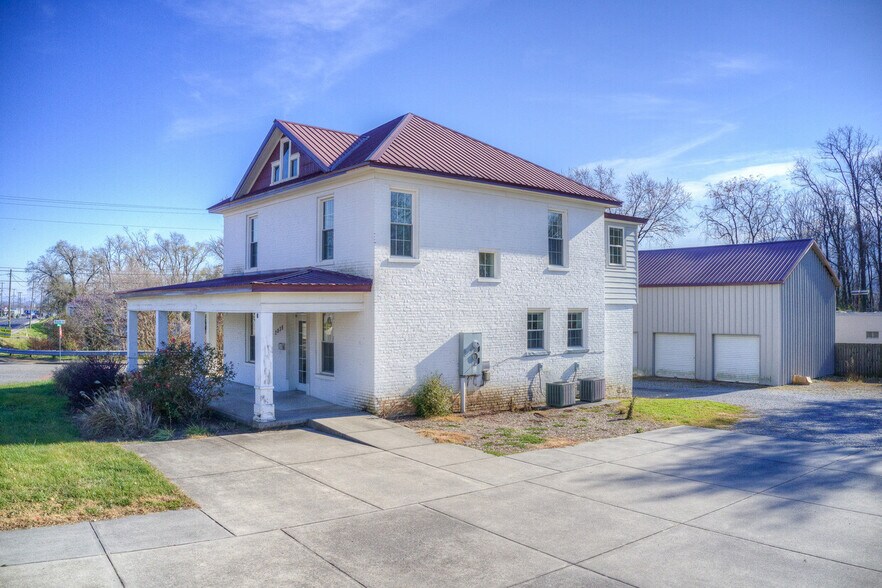 More Photos Of 2936 W Main St, Salem Office For Lease