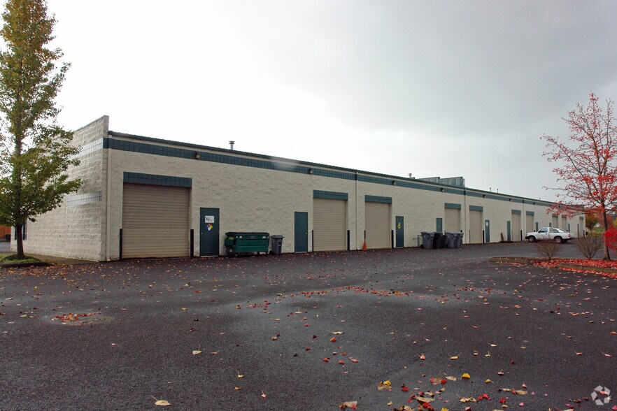 More Photos Of 300 S Redwood St, Canby Flex For Lease