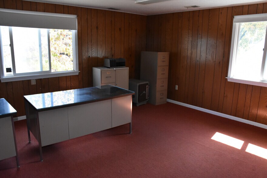 More Photos Of 136 Smith st, Cochranton Industrial For Sale