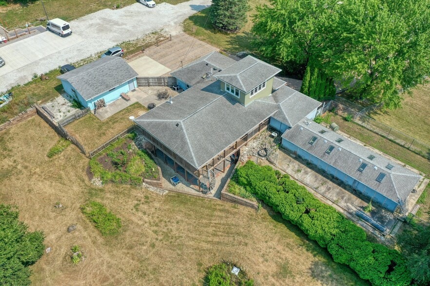 More Photos Of S73W23970 National Ave, Big Bend Flex For Sale