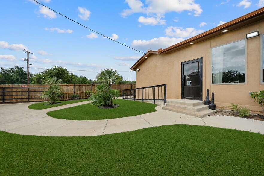 More Photos Of 19588 K St, Somerset Restaurant For Sale