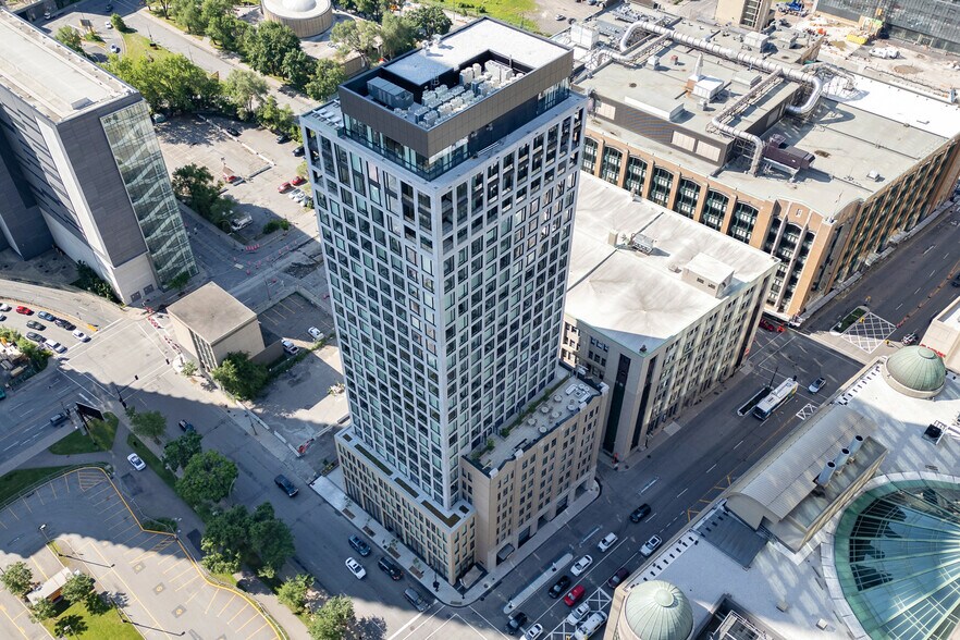 More Photos Of 950 Rue Saint-Antoine O, Montréal Apartments For Lease