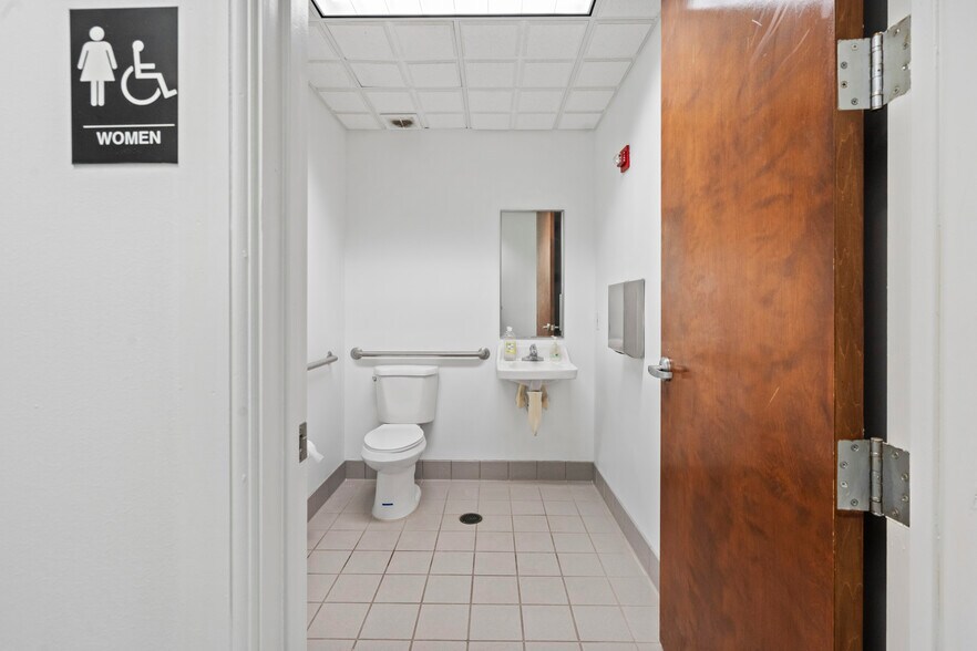 More Photos Of 1735 W Hibiscus Blvd, Melbourne Medical For Lease