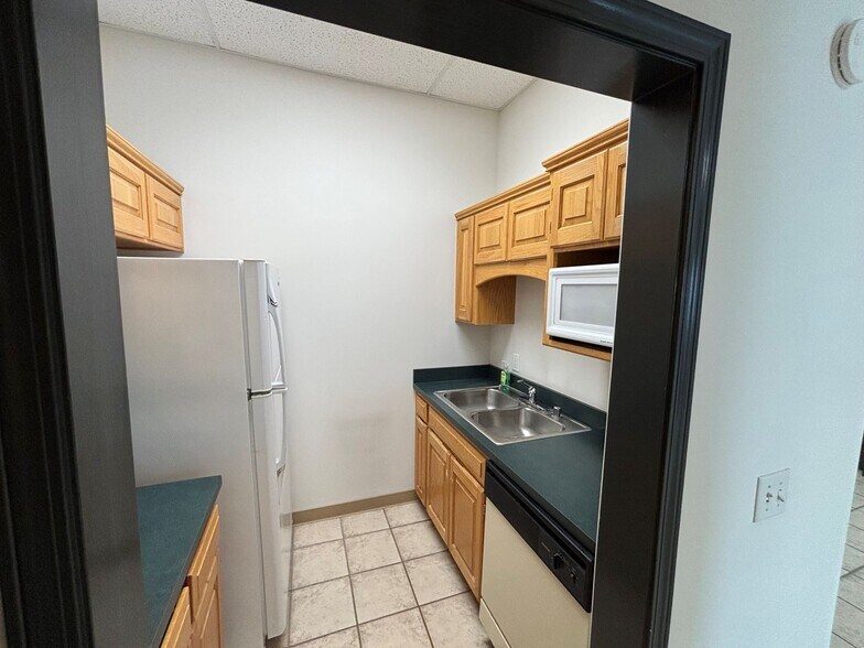 More Photos Of 2415 Ponderosa Dr, Lawrence Warehouse For Lease