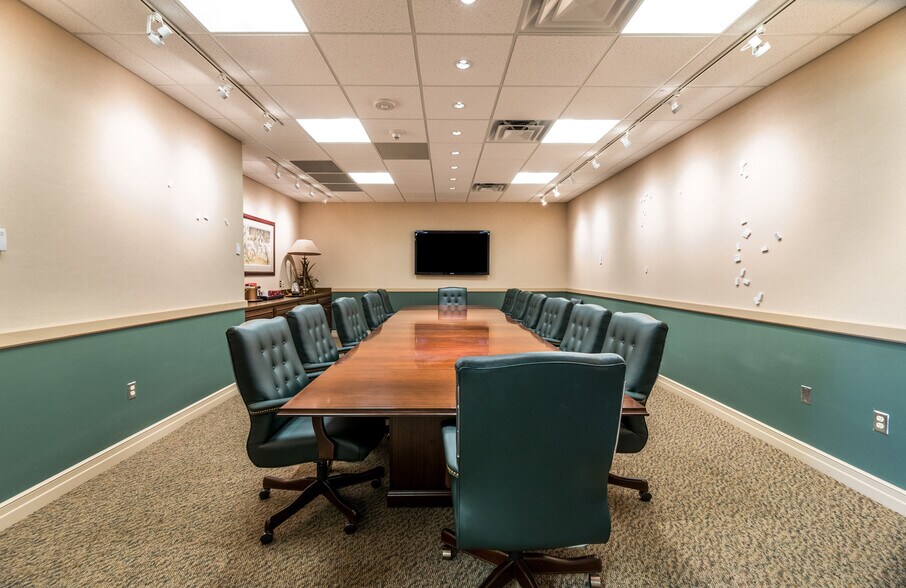 More Photos Of 208 E Houston St, Beeville Office For Sale