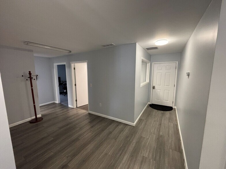 More Photos Of 2076 Allied Dr, Gainesville Warehouse For Lease