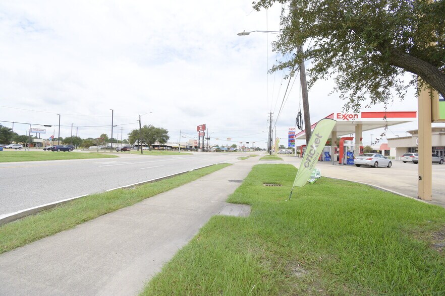 More Photos Of 1101-1139 S Broadway St, La Porte Unknown For Sale