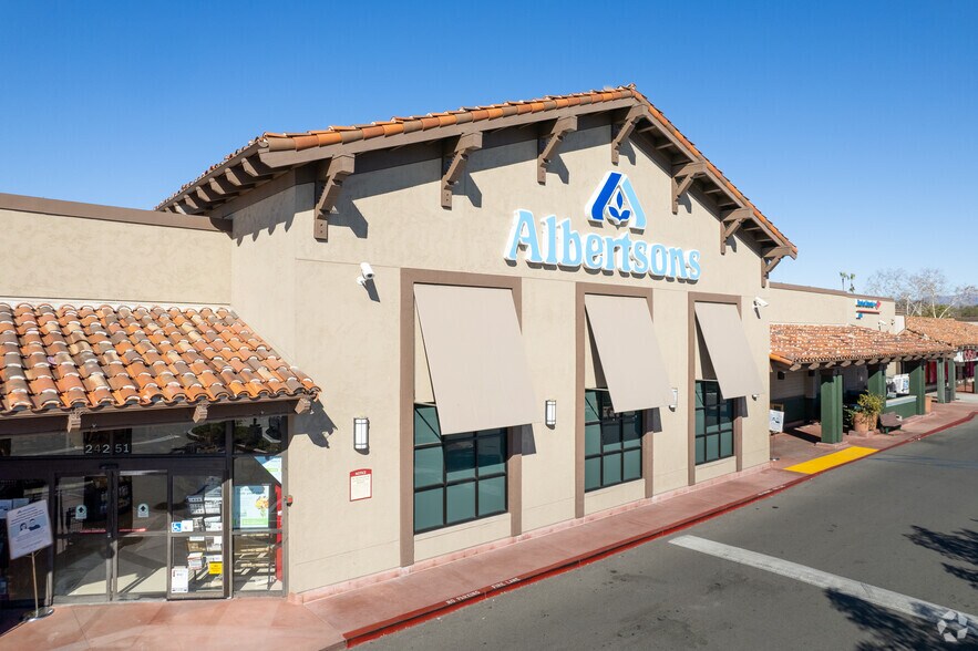 More Photos Of 24301 Muirlands Blvd, Lake Forest Freestanding For Lease