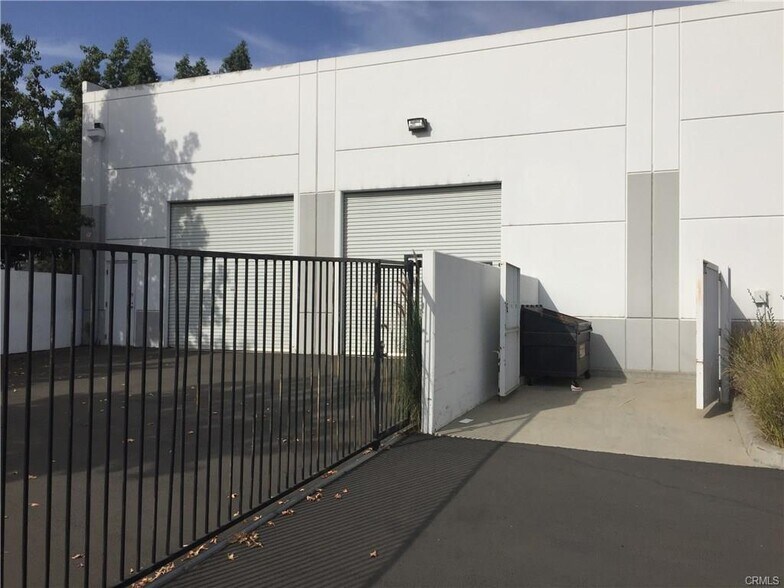 More Photos Of 1976 W Holt Ave, Pomona Warehouse For Lease