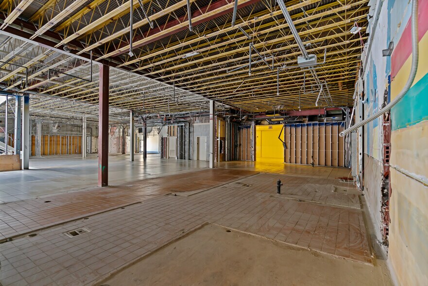 More Photos Of 301 E Yakima Ave, Yakima Office For Sale