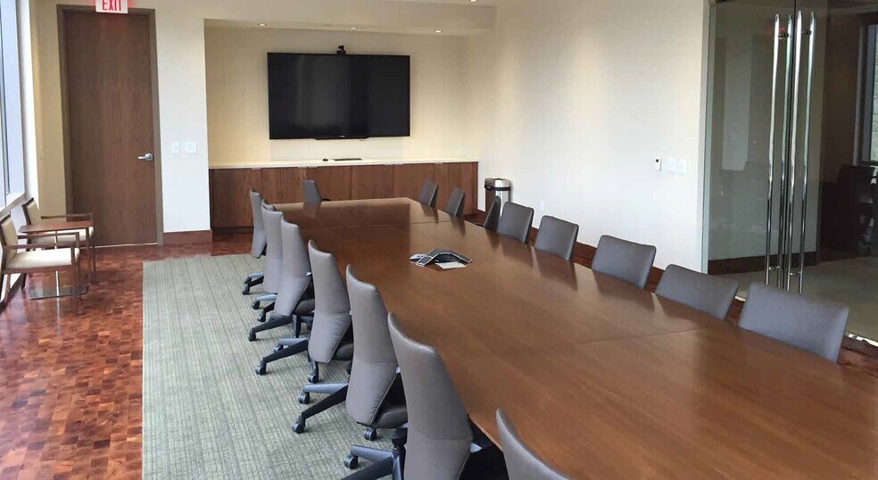 More Photos Of 250 W Nottingham Pl, San Antonio Office For Lease