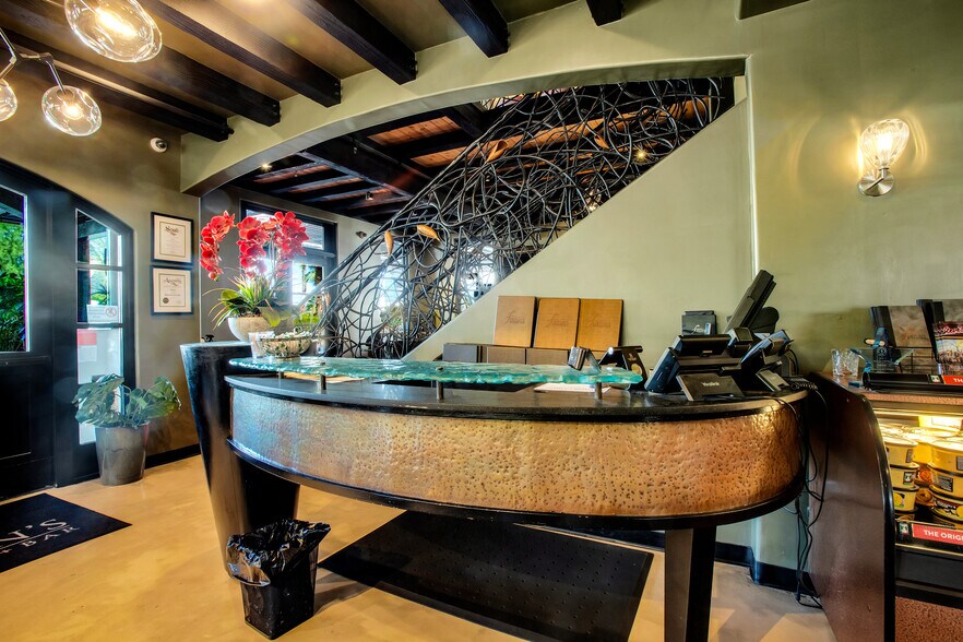 More Photos Of 78085 Avenida La Fonda, La Quinta Restaurant For Sale
