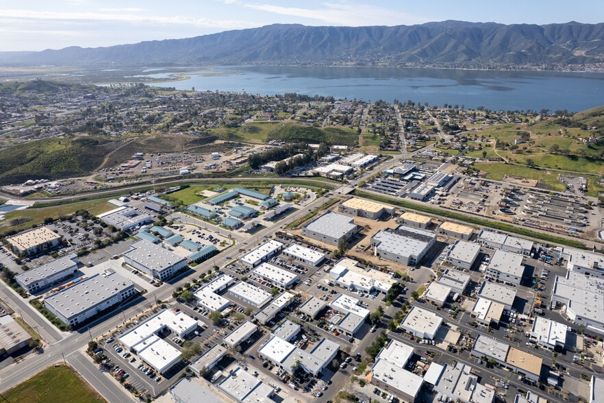 More Photos Of 560 Birch St, Lake Elsinore Manufacturing For Lease