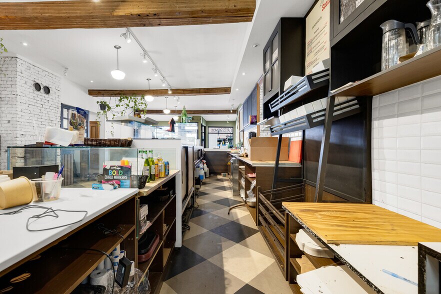 More Photos Of 2660-2664 St Notre-Dame O, Montréal Storefront For Lease