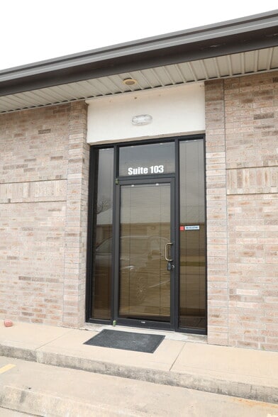 More Photos Of 901 E Highway 90A, Richmond Storefront Retail Office For Lease