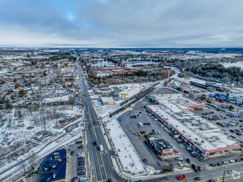 More Photos Of 561 York Rd, Guelph Storefront For Lease