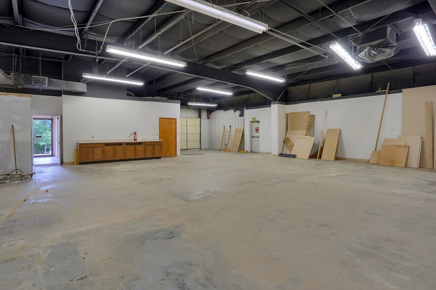 More Photos Of 1025-1033 Ford St, Colorado Springs Warehouse For Lease
