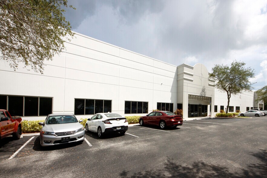 More Photos Of 3201-3249 SW 42nd St, Fort Lauderdale Warehouse For Lease