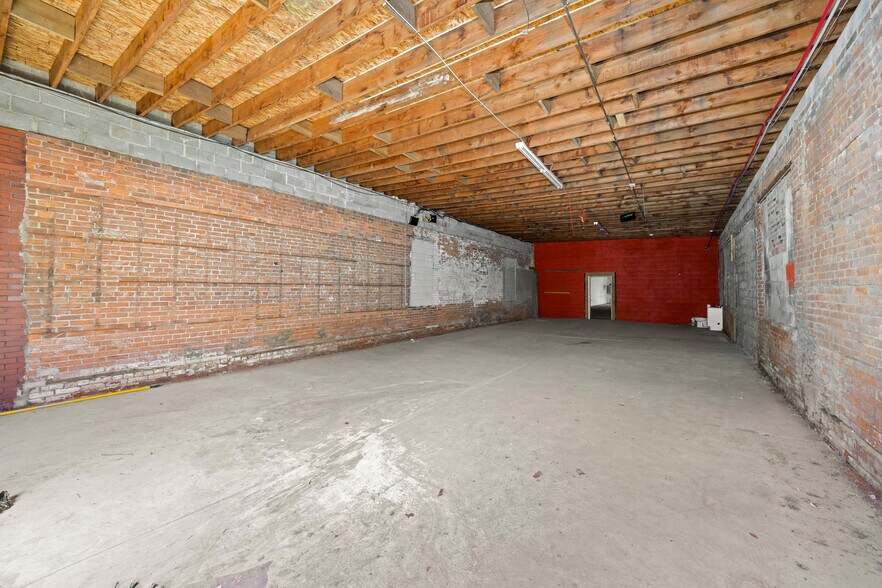 More Photos Of 6944 W Fort St, Detroit Storefront For Lease