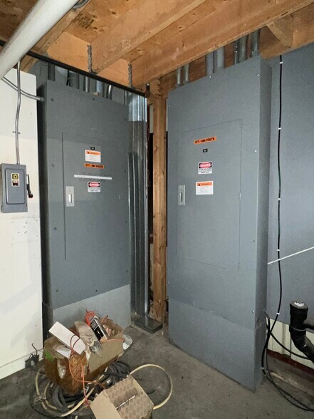 More Photos Of 1025 4 Bottle Dr, Valley City Industrial For Lease
