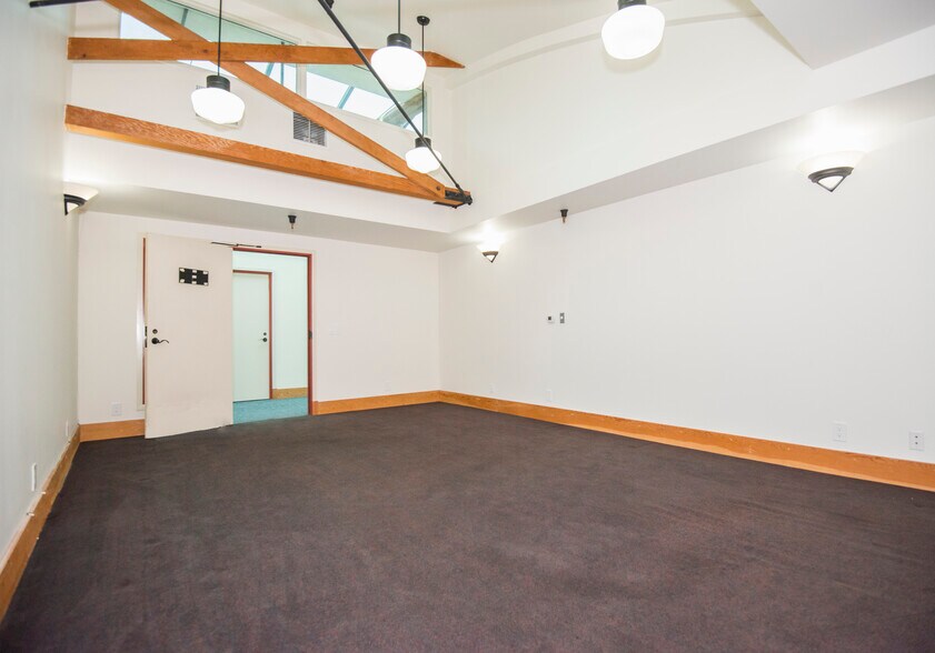 More Photos Of 461 W 6th St, San Pedro Storefront Retail Office For Lease