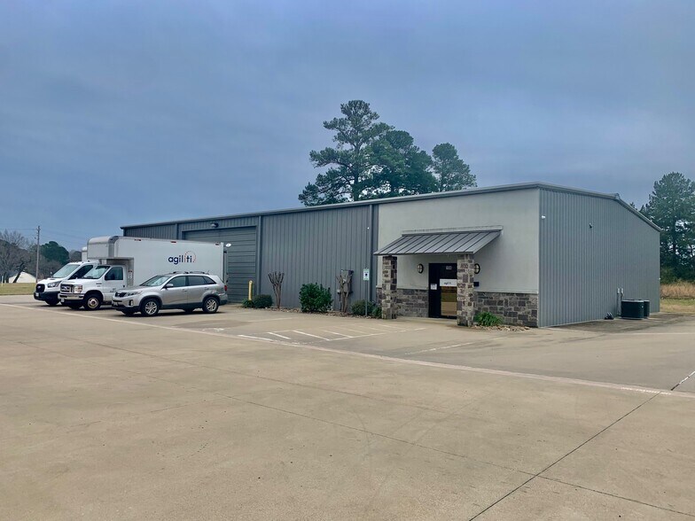 More Photos Of 104 Dowden Pl, Longview Warehouse For Lease