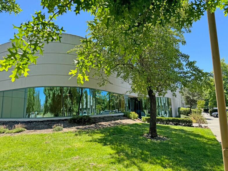 More Photos Of 428 Aviation Blvd, Santa Rosa Warehouse For Sale